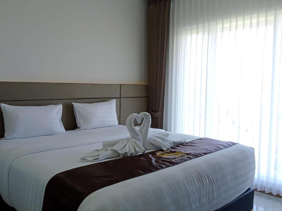 Grand Samota Hotel Sumbawa Exterior photo