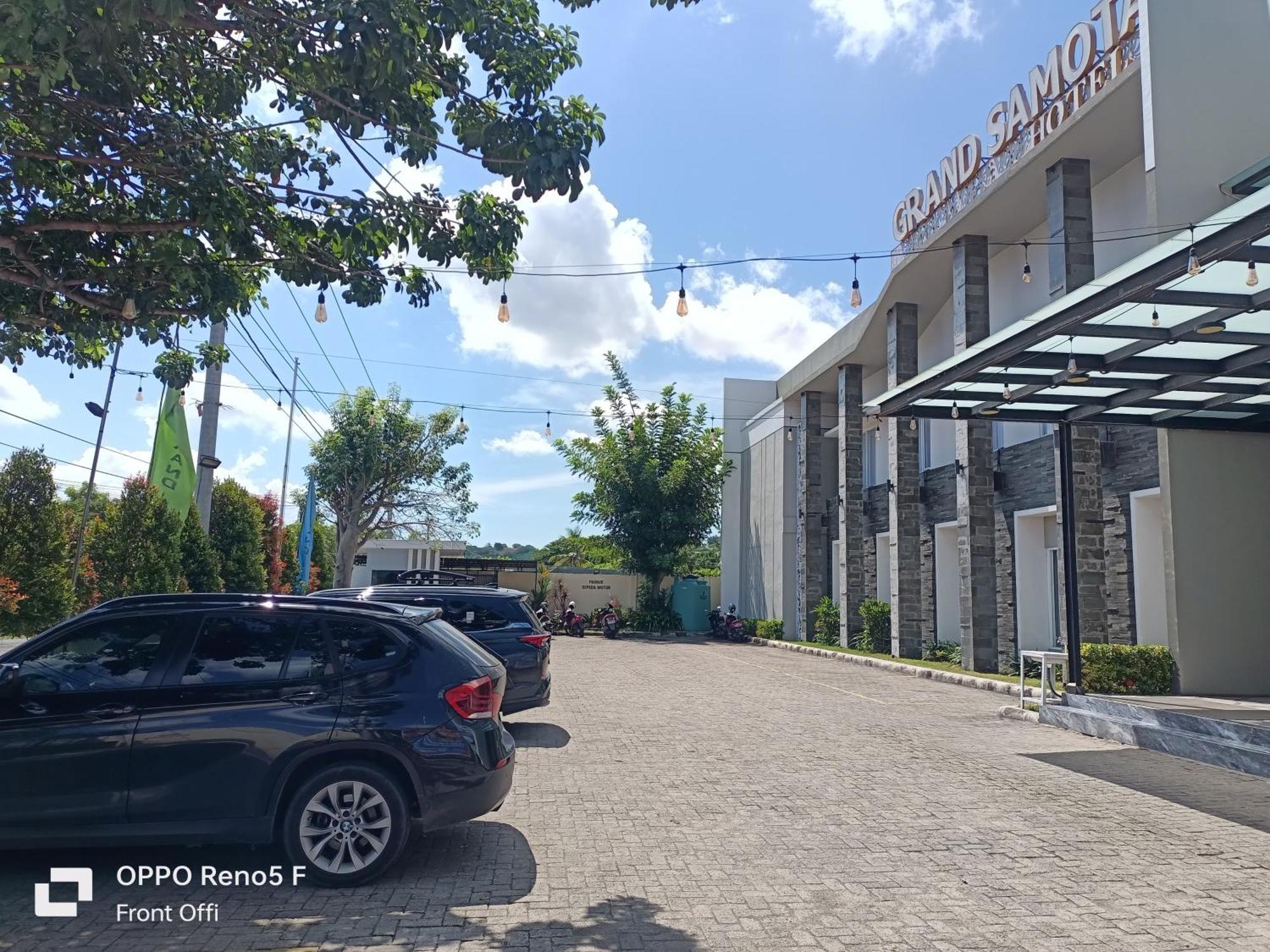 Grand Samota Hotel Sumbawa Exterior photo